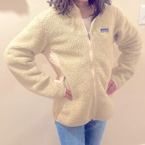 Patigonia off white fleece coat